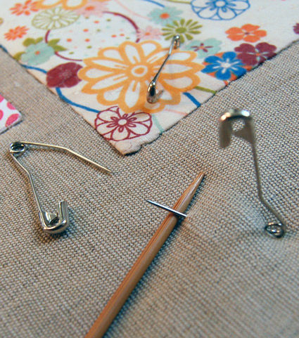 Curved Safety Pins for Basting – Quilting Is My Therapy