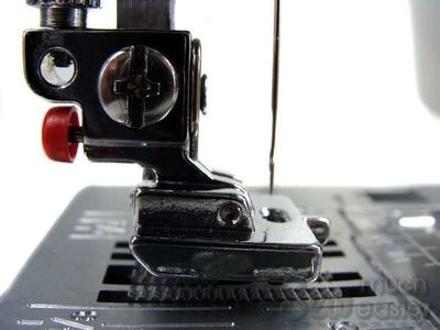 Concealed Invisible Zipper Foot Universal (for 7mm & 5mm machines)