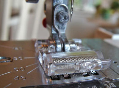 Roller Foot for Denim / Velvet (Universal to suit 7mm and 5mm machines)