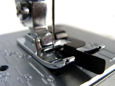 Ditch Quilting Foot for Stitch-in-the-Ditch (Universal for 7mm & 5mm machines)